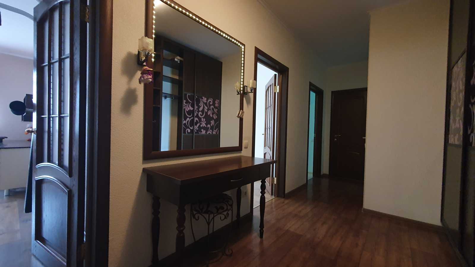 Продаж 2-кімнатної квартири 68 м², Воскресенська вул., 14Б
