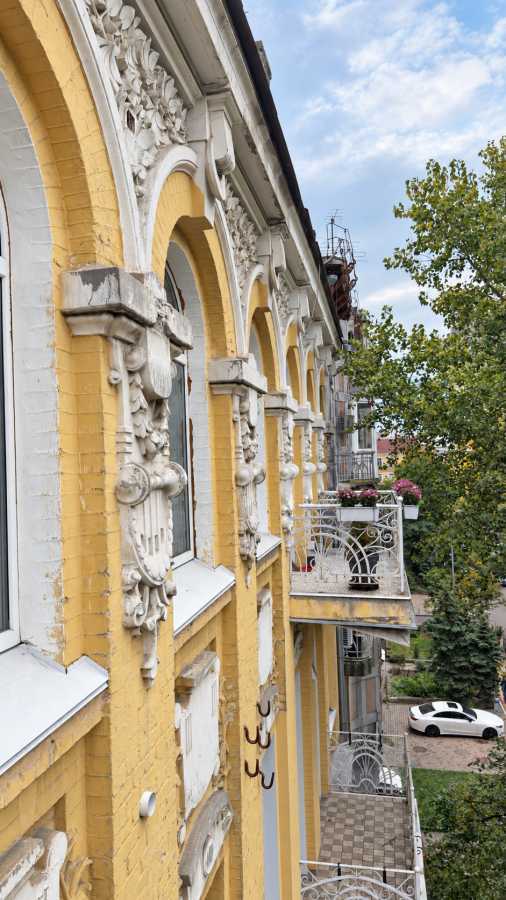 Продаж 3-кімнатної квартири 189 м², Назарівська вул., 17