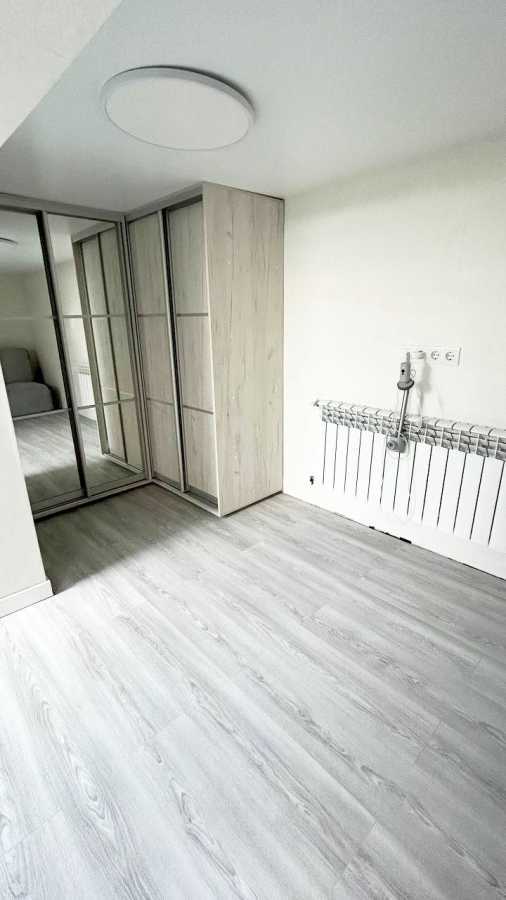Продаж 2-кімнатної квартири 58.5 м², Радистів вул., 18