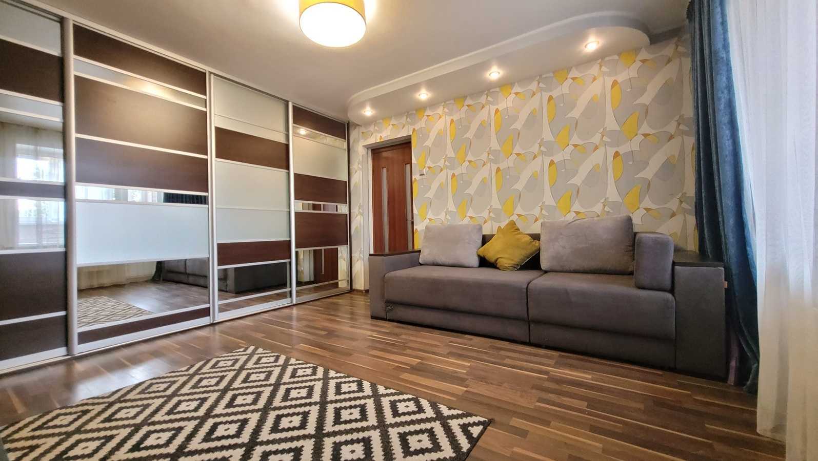Продаж 3-кімнатної квартири 70 м², Дніпровська наб., 13