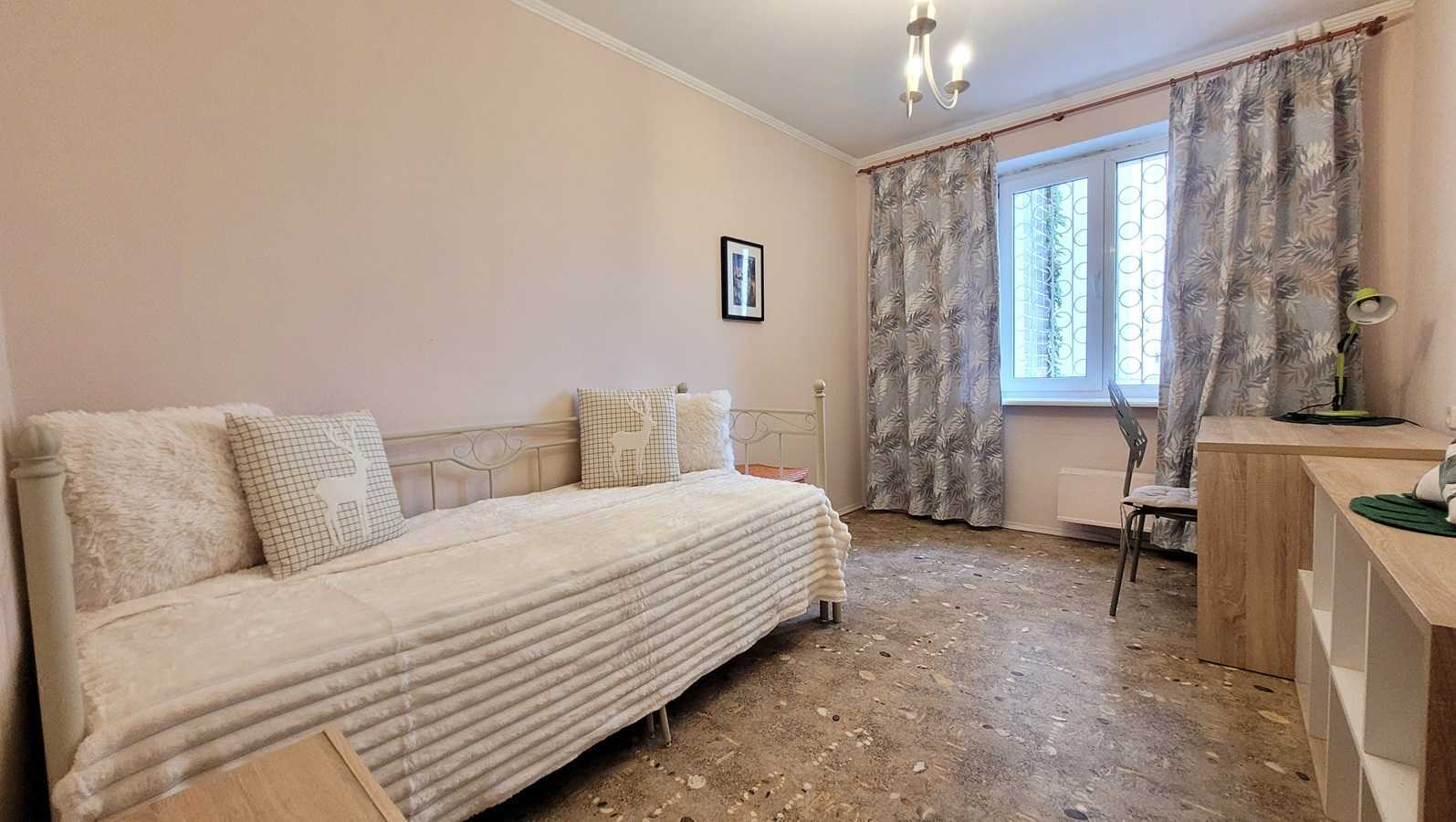 Продаж 3-кімнатної квартири 70 м², Дніпровська наб., 13