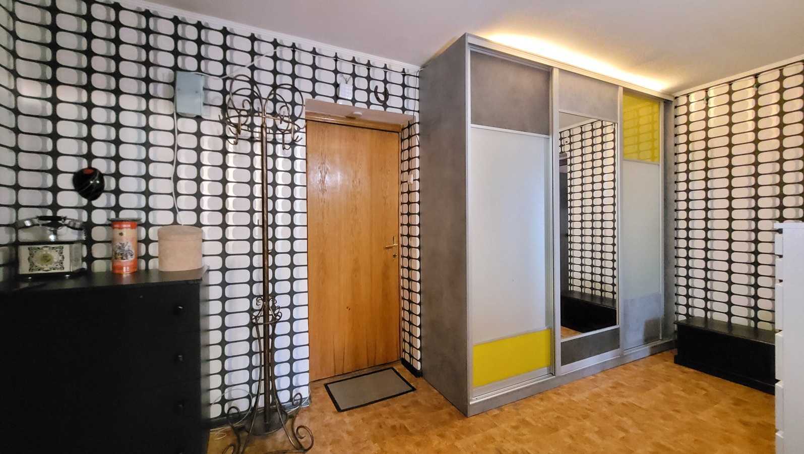 Продаж 3-кімнатної квартири 70 м², Дніпровська наб., 13