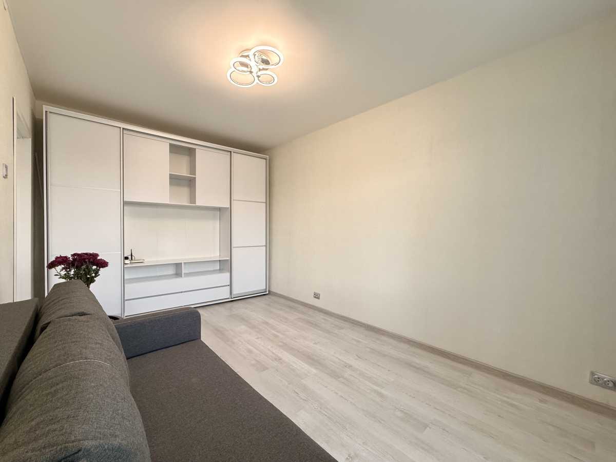 Продаж 1-кімнатної квартири 33 м², Північна вул., 12
