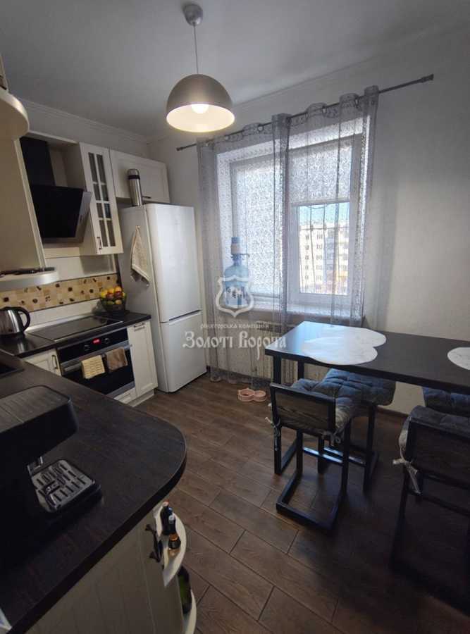 Продаж 3-кімнатної квартири 87 м², Володимира Момота вул., 42