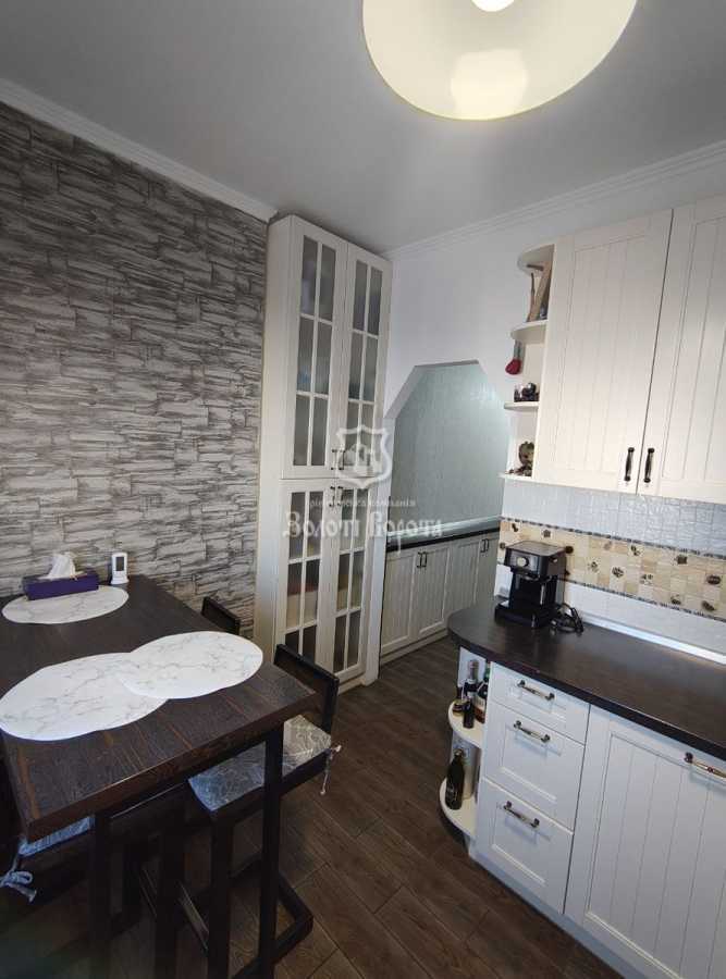 Продаж 3-кімнатної квартири 87 м², Володимира Момота вул., 42