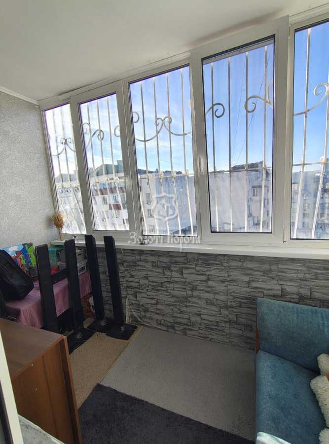 Продаж 3-кімнатної квартири 87 м², Володимира Момота вул., 42