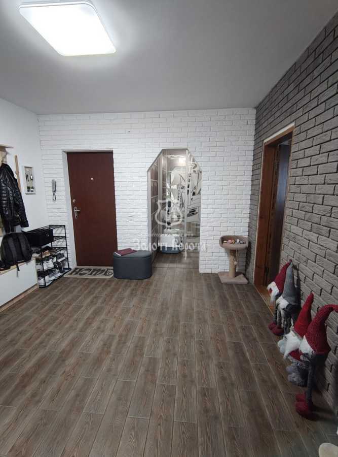 Продаж 3-кімнатної квартири 87 м², Володимира Момота вул., 42