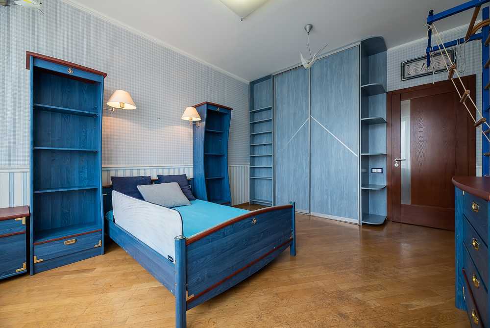 Продаж 4-кімнатної квартири 150 м², Дмитрівська вул., 13А