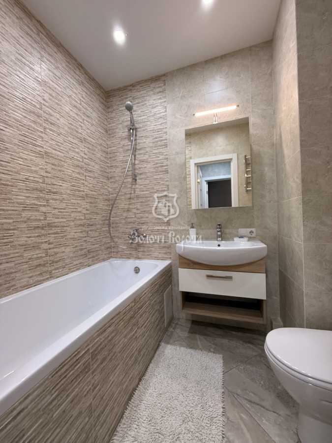 Продаж 1-кімнатної квартири 46.1 м², Машинобудівників вул., 31