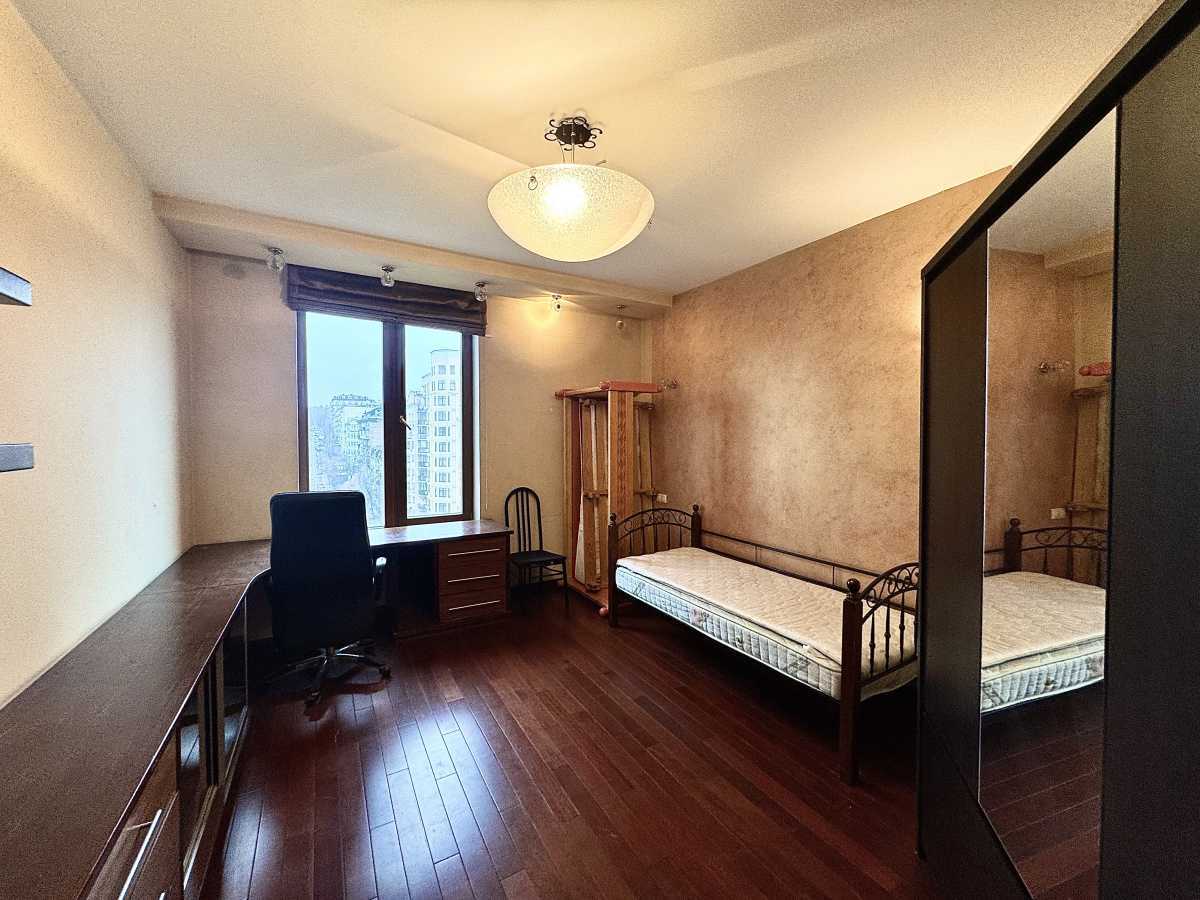 Оренда 4-кімнатної квартири 170 м², Жилянська вул., 59