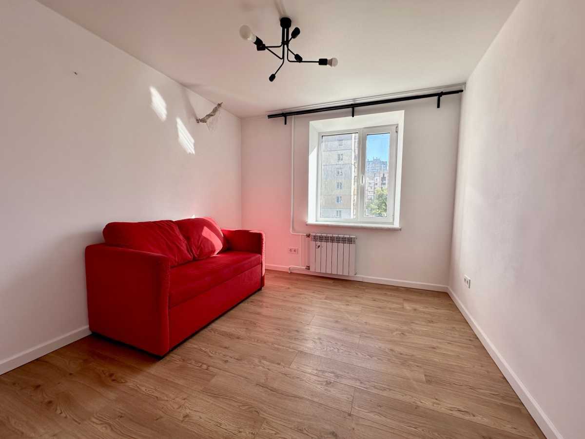 Продаж 4-кімнатної квартири 90 м², Святошинська вул., 4