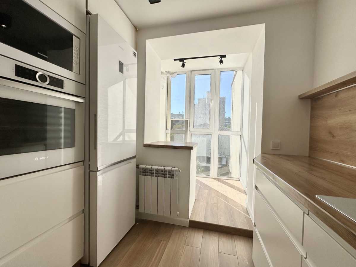 Продаж 4-кімнатної квартири 90 м², Святошинська вул., 4
