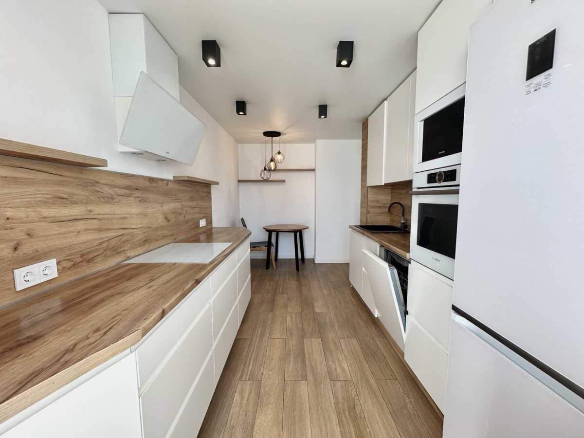 Продаж 4-кімнатної квартири 90 м², Святошинська вул., 4