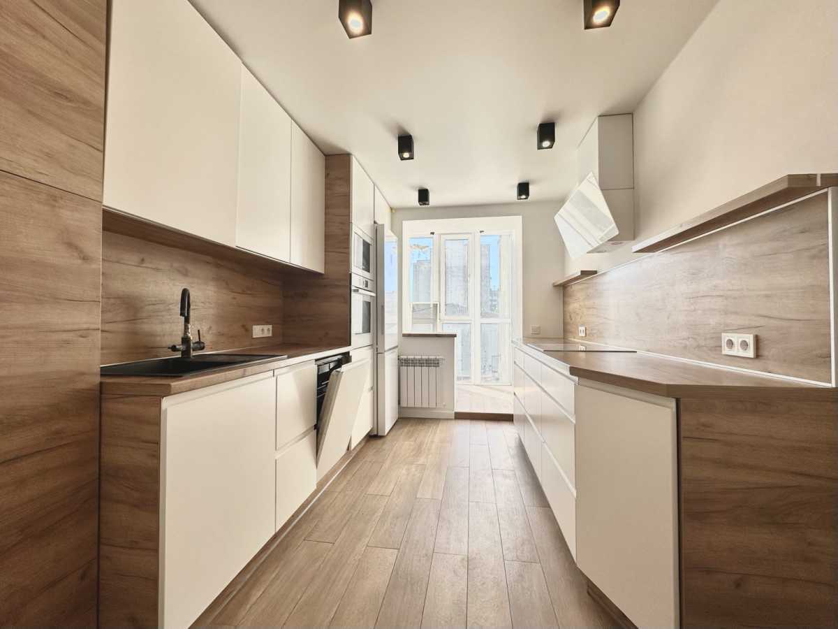 Продаж 4-кімнатної квартири 90 м², Святошинська вул., 4