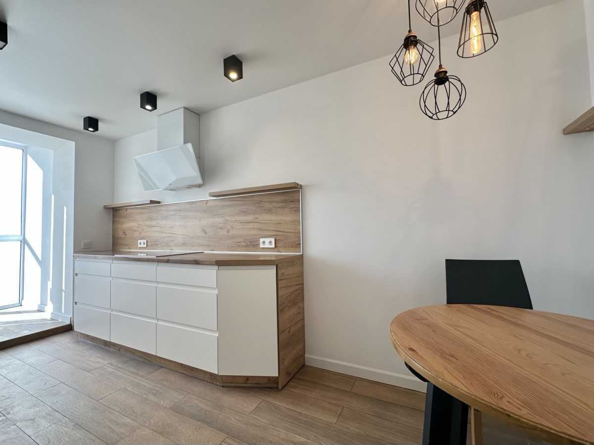 Продаж 4-кімнатної квартири 90 м², Святошинська вул., 4