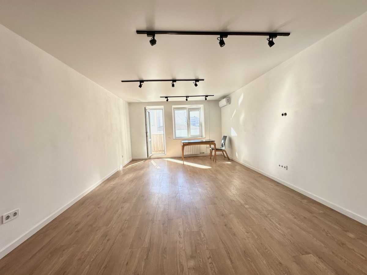 Продаж 4-кімнатної квартири 90 м², Святошинська вул., 4