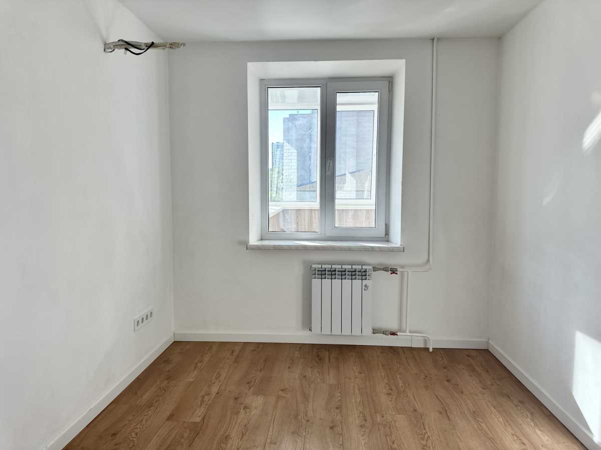Продаж 4-кімнатної квартири 90 м², Святошинська вул., 4