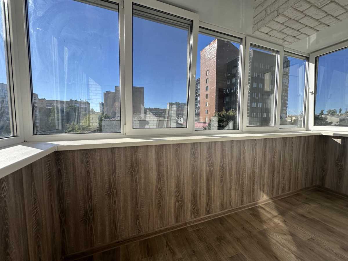 Продаж 4-кімнатної квартири 90 м², Святошинська вул., 4