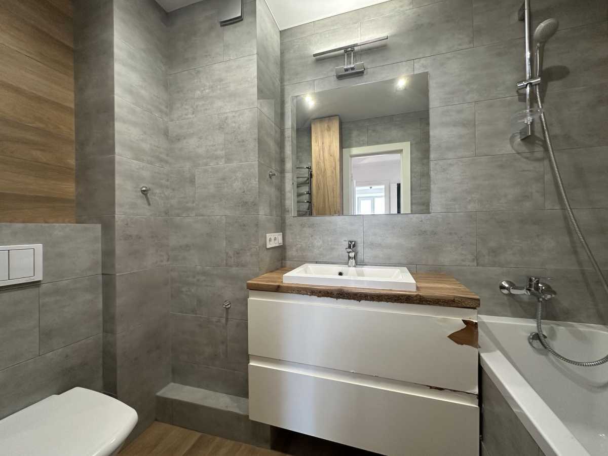 Продаж 4-кімнатної квартири 90 м², Святошинська вул., 4