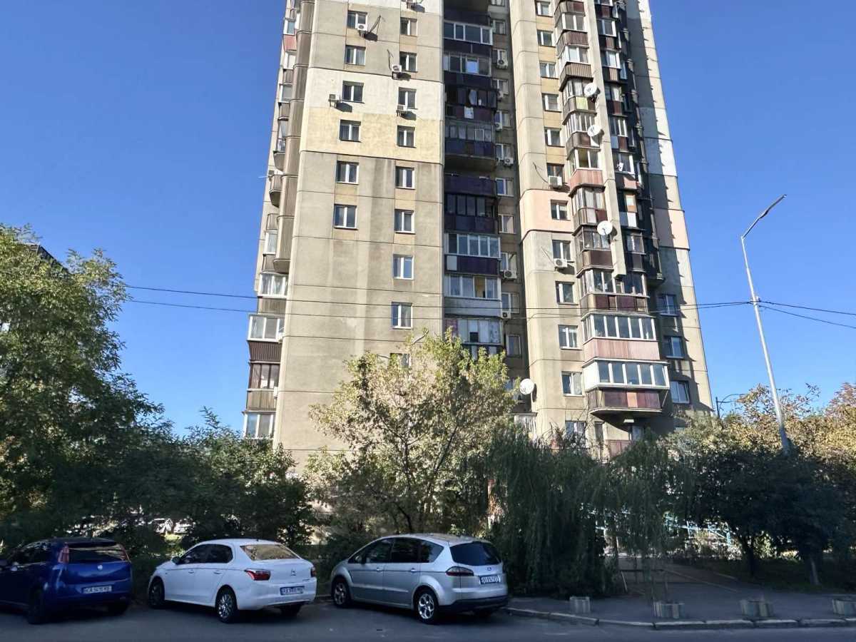 Продаж 4-кімнатної квартири 90 м², Святошинська вул., 4