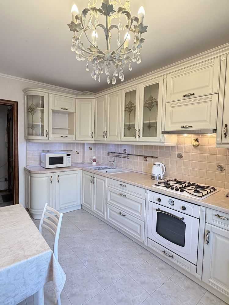 Оренда 3-кімнатної квартири 68 м², Вишгородська вул., 4А