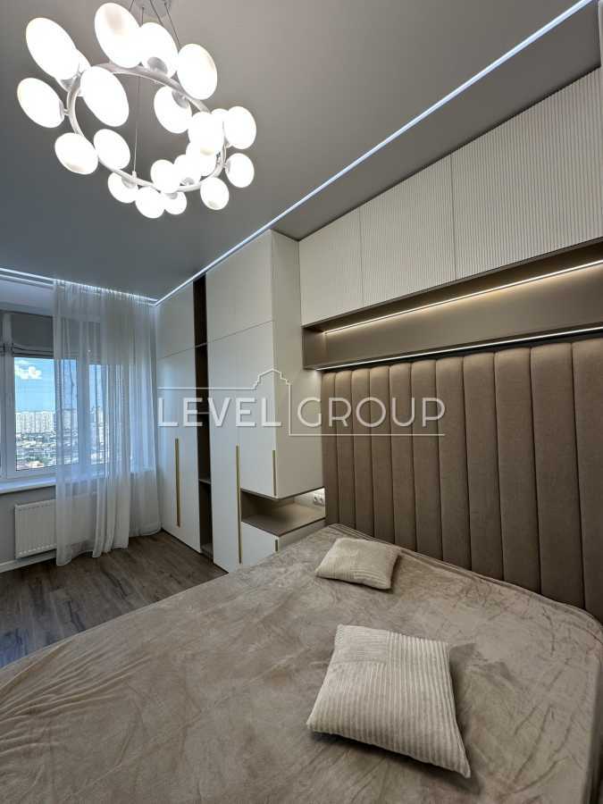 Продажа 2-комнатной квартиры 77 м², Никольско-Слободская ул., 3Б