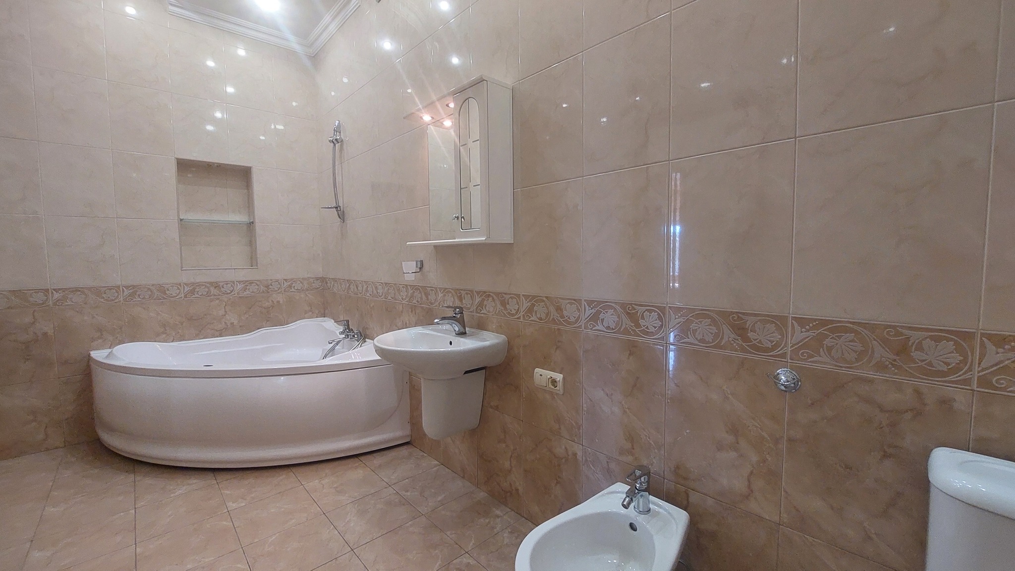 Оренда 3-кімнатної квартири 180 м², Гетьмана Сагайдачного, 5