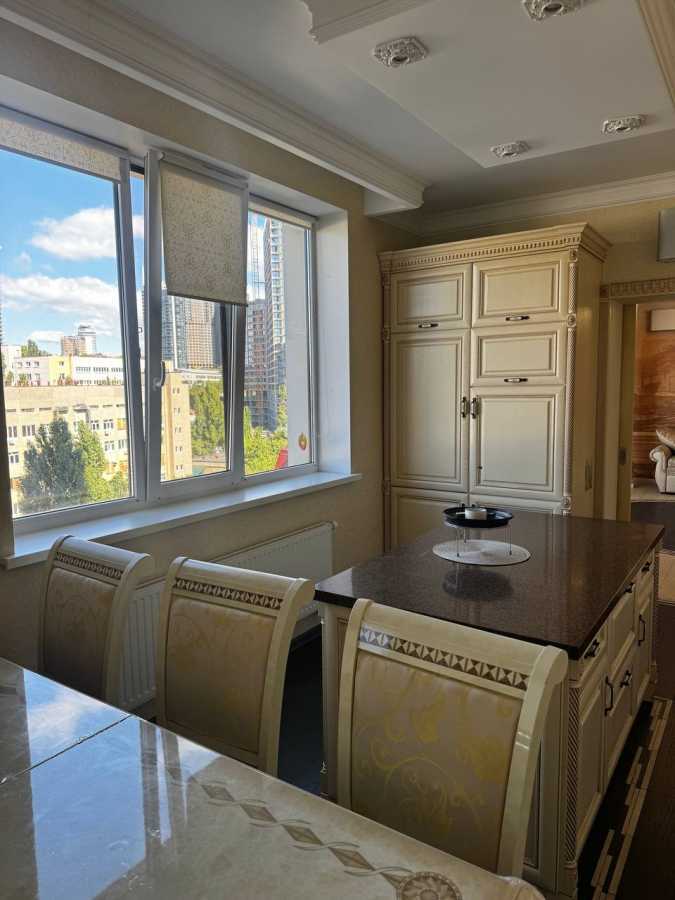 Оренда 3-кімнатної квартири 124 м², Василя Тютюнника вул., 37/1