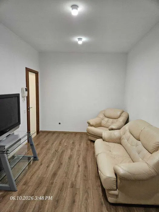 Продаж 2-кімнатної квартири 42.1 м², Різницька вул., 6