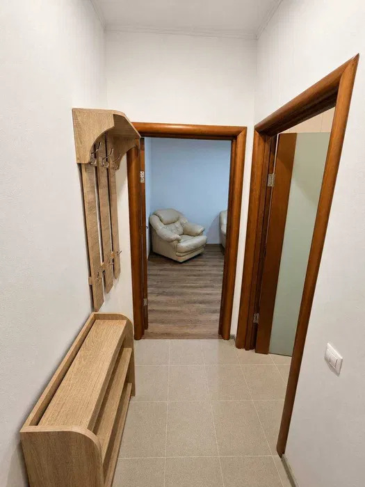 Продаж 2-кімнатної квартири 42.1 м², Різницька вул., 6