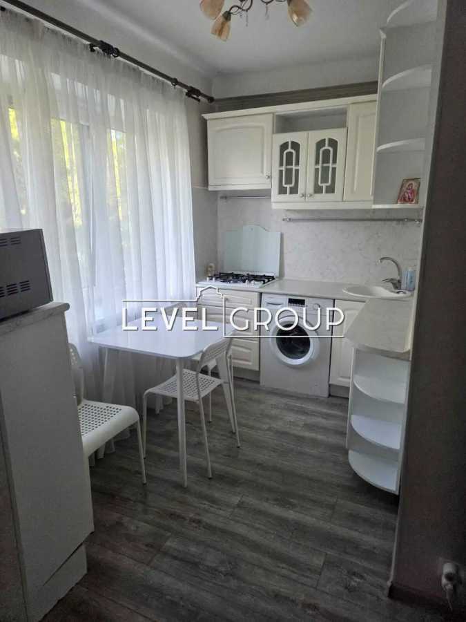 Продаж 2-кімнатної квартири 48 м², Миколи Кібальчича вул., Міхновського, 28а