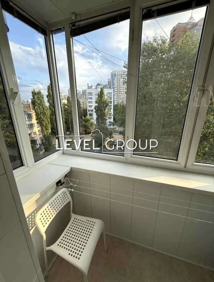 Продаж 2-кімнатної квартири 48 м², Миколи Кібальчича вул., Міхновського, 28а