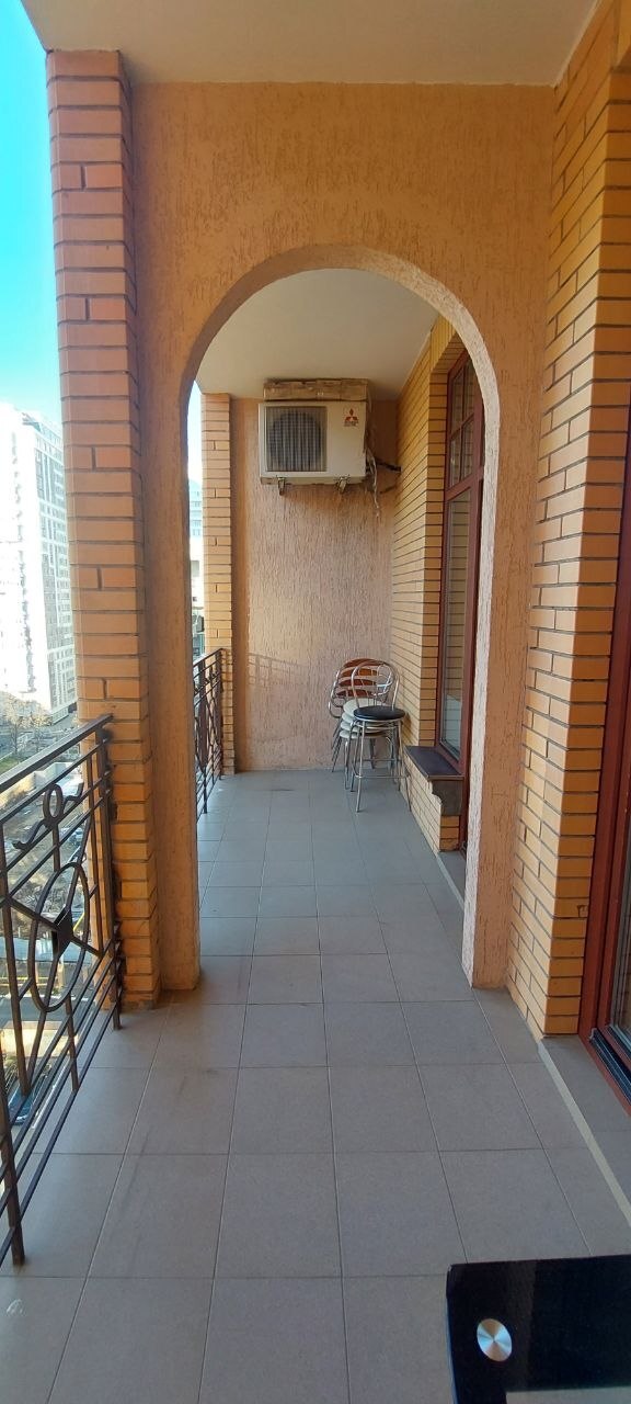 Оренда 1-кімнатної квартири 80 м², Генуэзская вул., 36