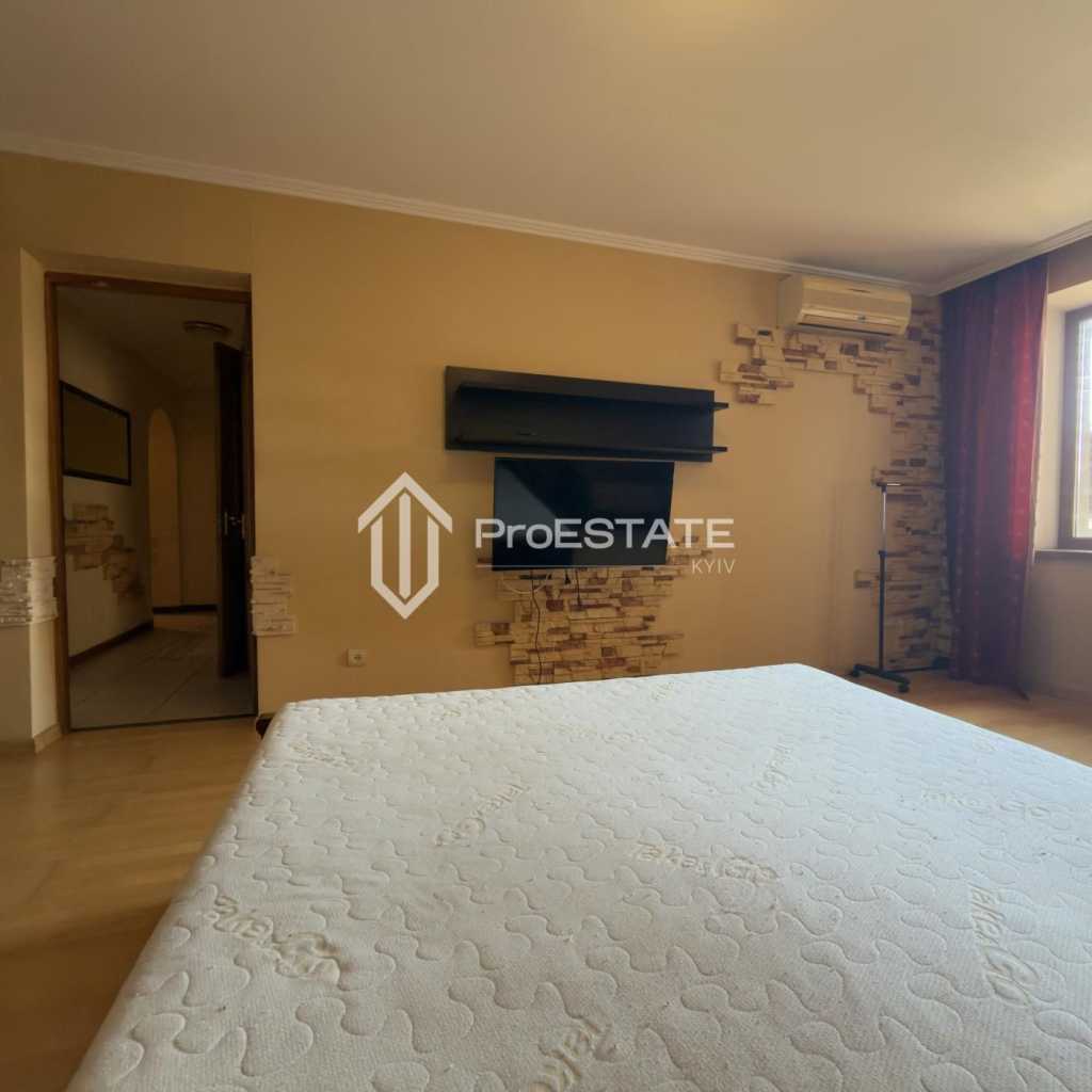 Продаж 2-кімнатної квартири 65 м², Братиславська вул., 7