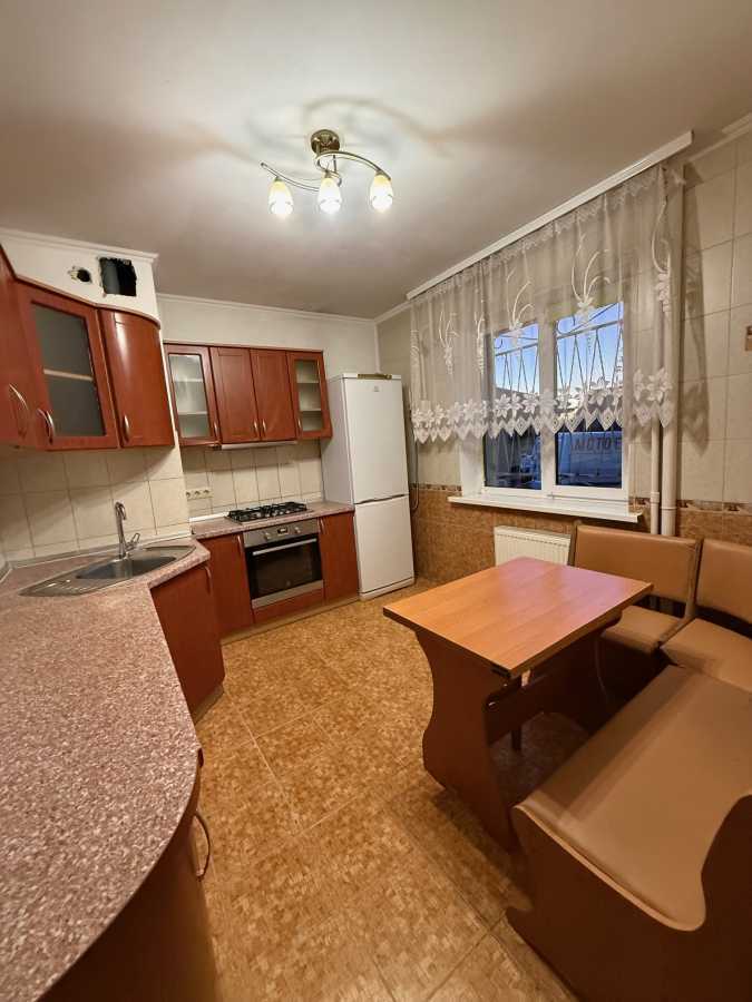 Продаж 3-кімнатної квартири 74 м², Грушевського вул., 17Г