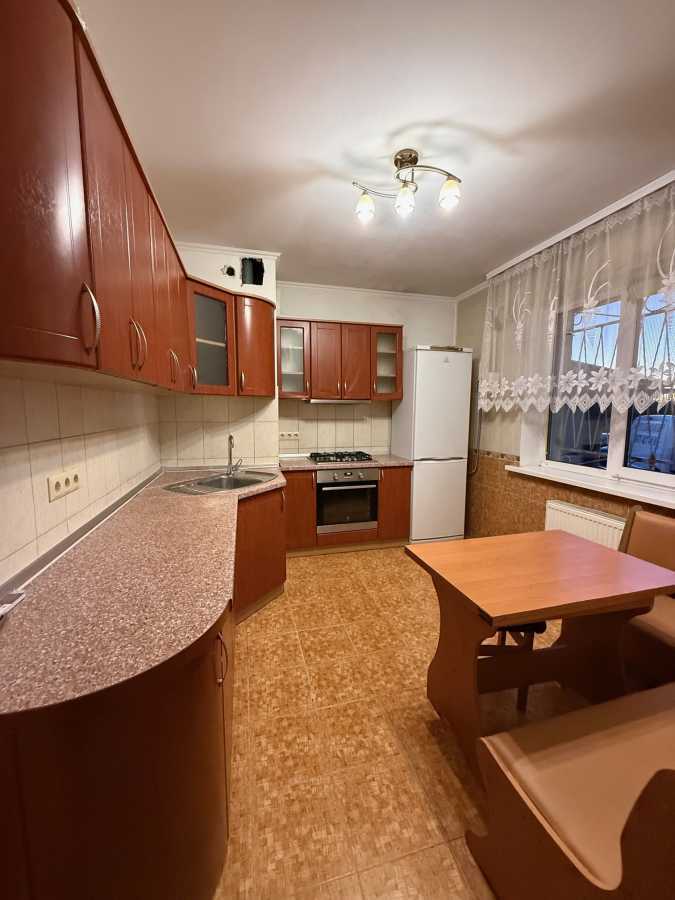 Продаж 3-кімнатної квартири 74 м², Грушевського вул., 17Г