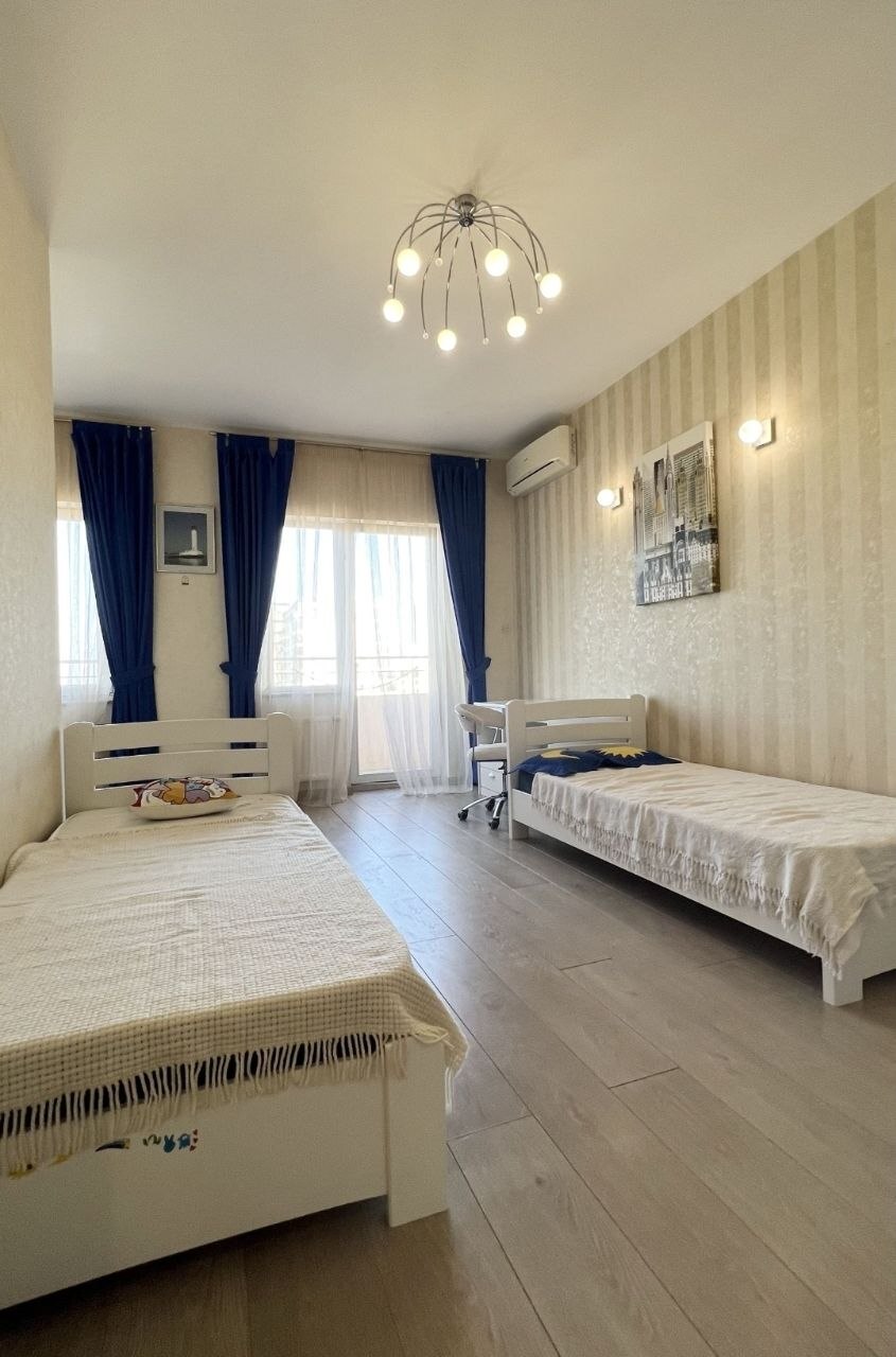Продаж 3-кімнатної квартири 150 м², Французский бул., 9