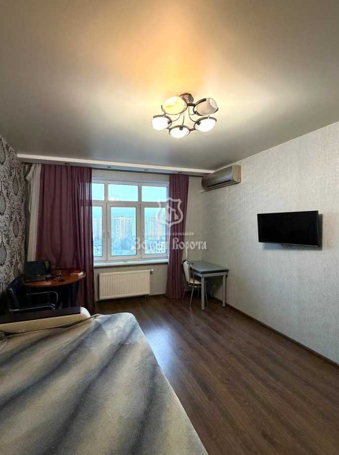 Продаж 1-кімнатної квартири 40.2 м², Берестейський, 71а