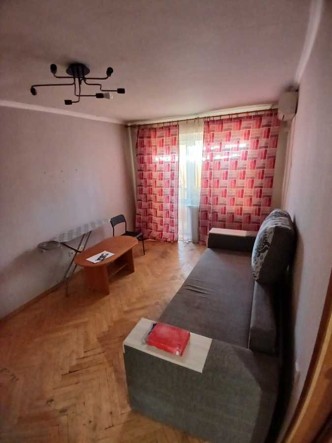 Продаж 1-кімнатної квартири 30 м², Праці бул., 2