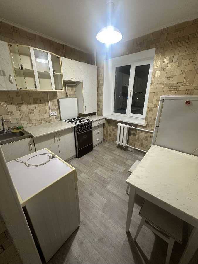 Оренда 1-кімнатної квартири 30 м², Верховної Ради бул., 33/1