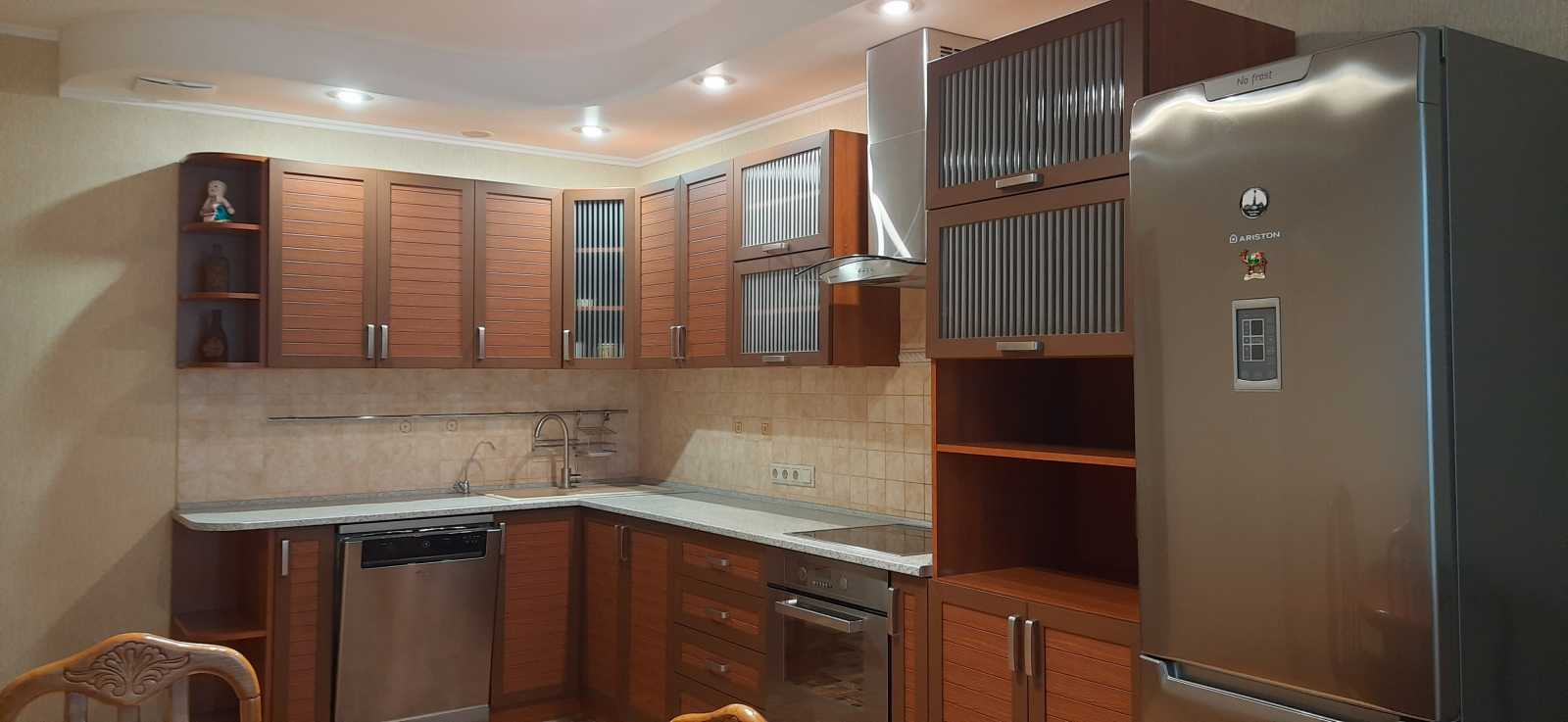 Продаж 2-кімнатної квартири 82 м², Верховинна вул., 35