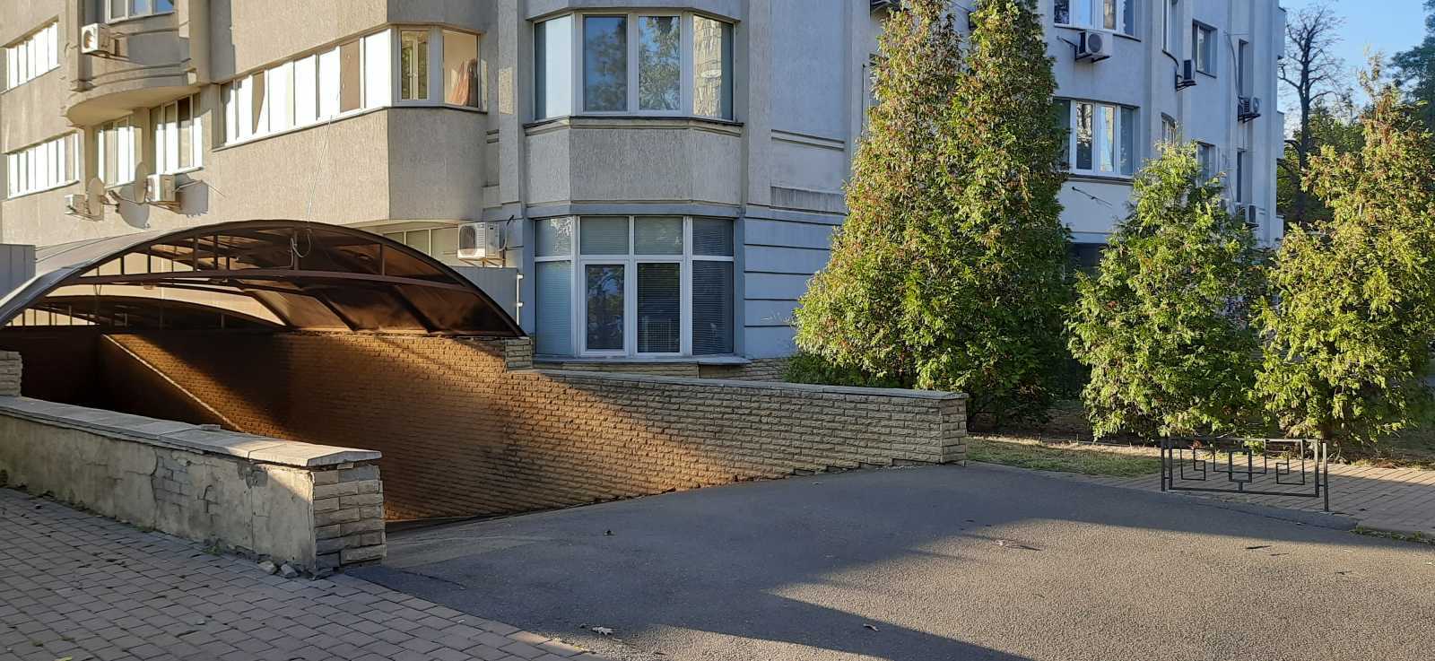 Продаж 2-кімнатної квартири 82 м², Верховинна вул., 35