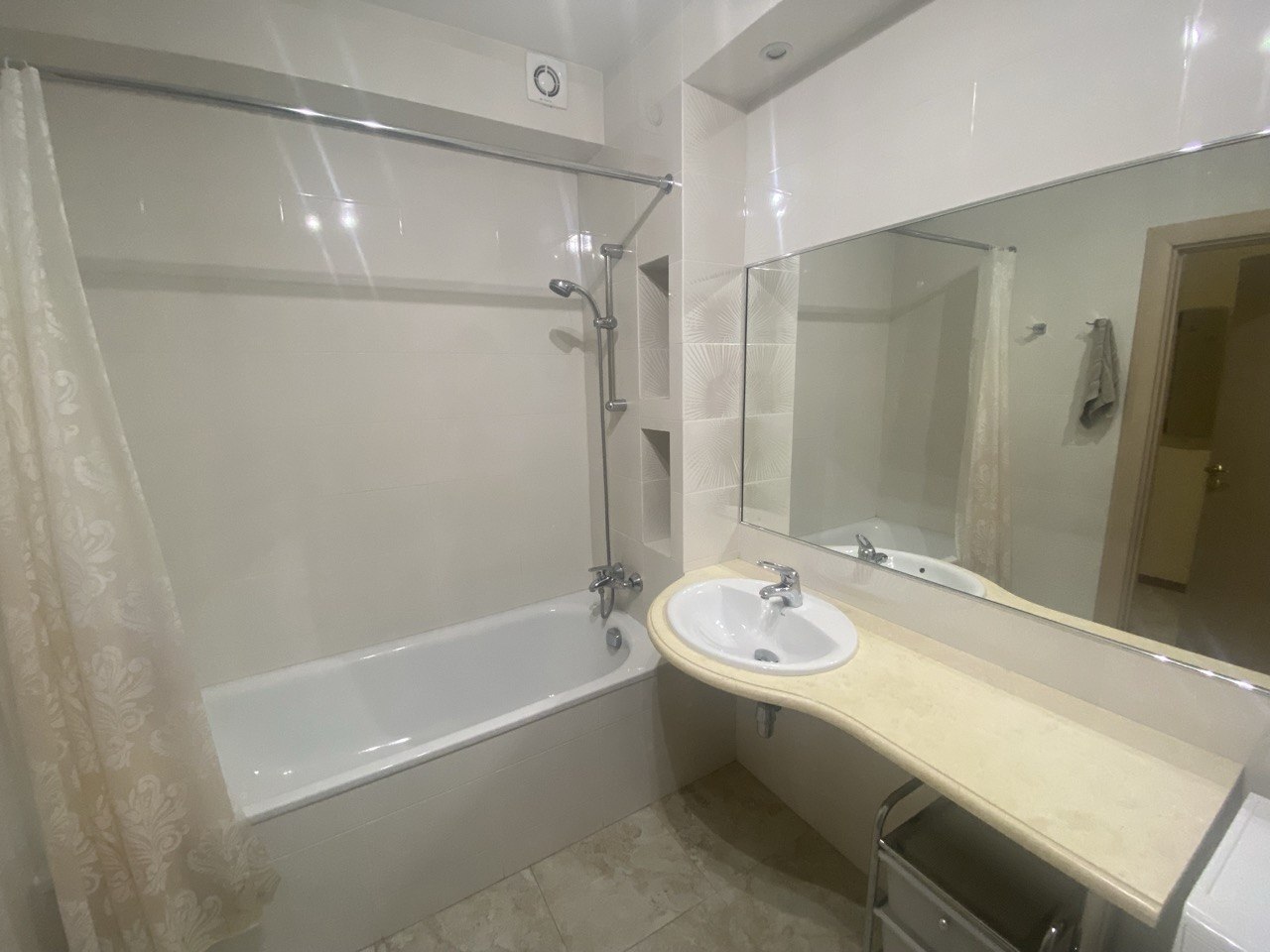 Аренда 2-комнатной квартиры 75 м², Деловая ул., 2Б