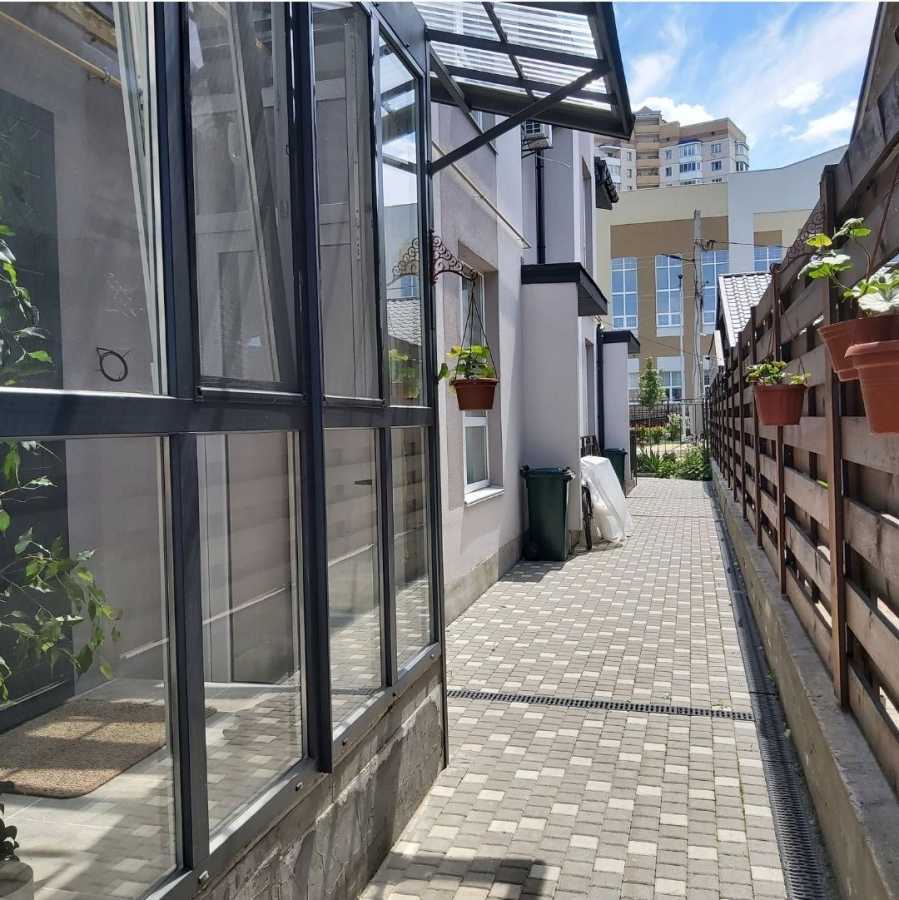 Продаж 2-кімнатної квартири 83 м², Вишнева вул., 16