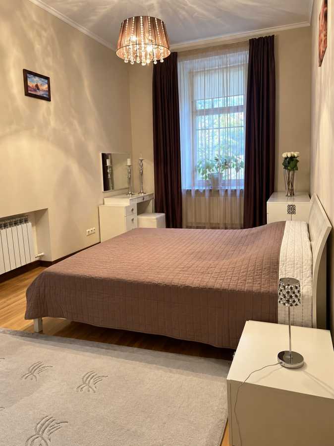 Аренда 3-комнатной квартиры 90 м², Олеся Гончара ул., 37А