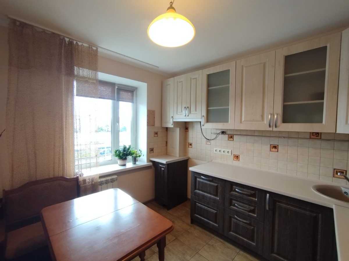 Продаж 2-кімнатної квартири 58 м², Братиславська вул., 13