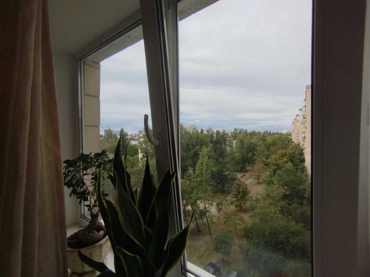 Продаж 2-кімнатної квартири 58 м², Братиславська вул., 13