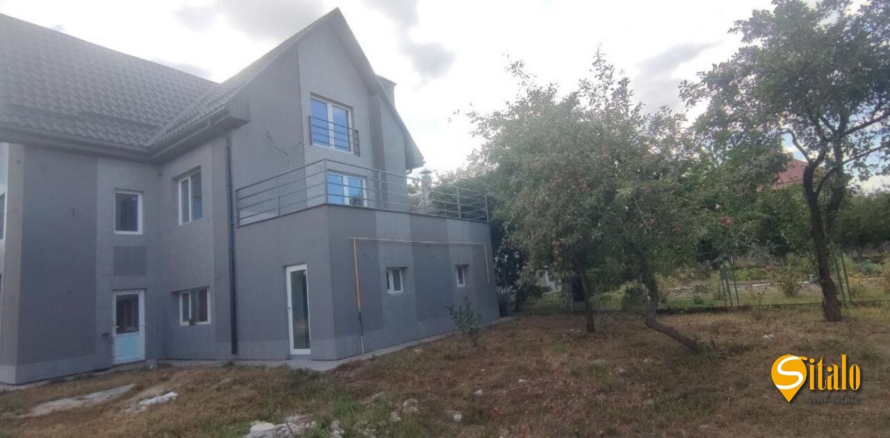 Продаж будинку 350 м²