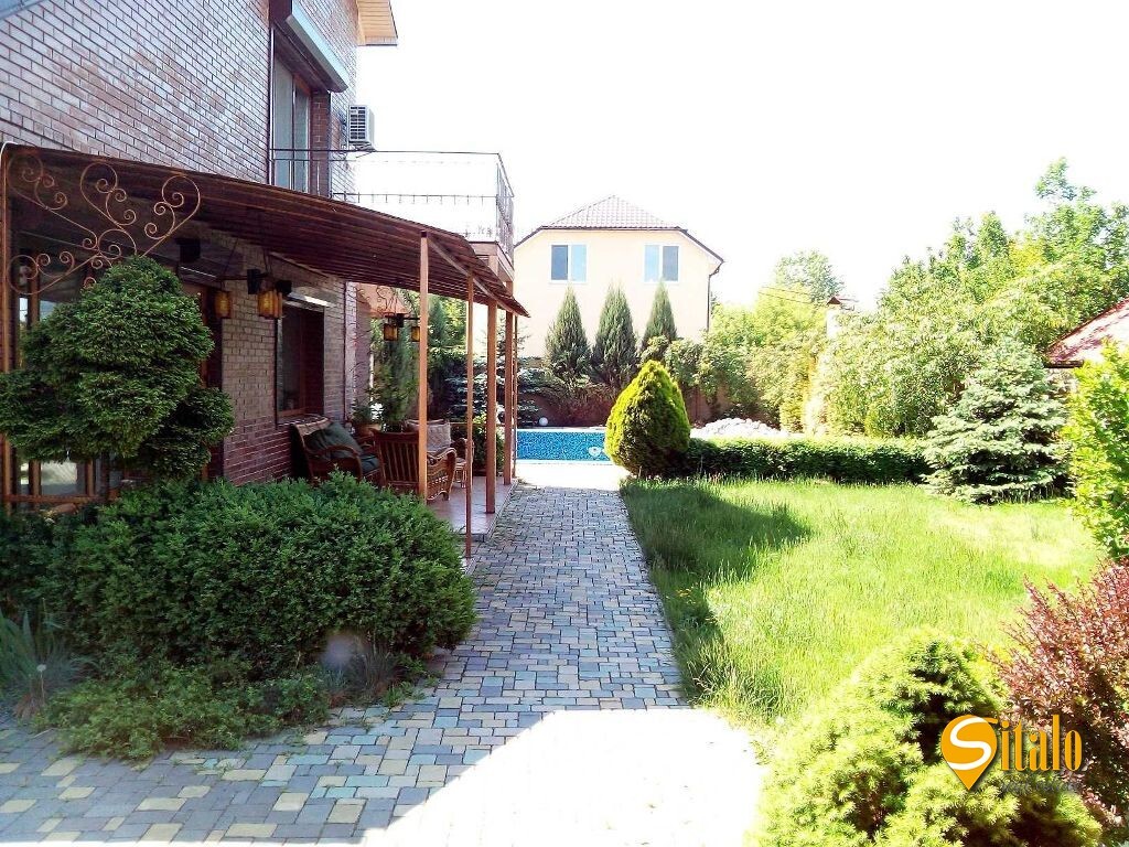 Аренда дома 282 м², 182-я Садовая ул.