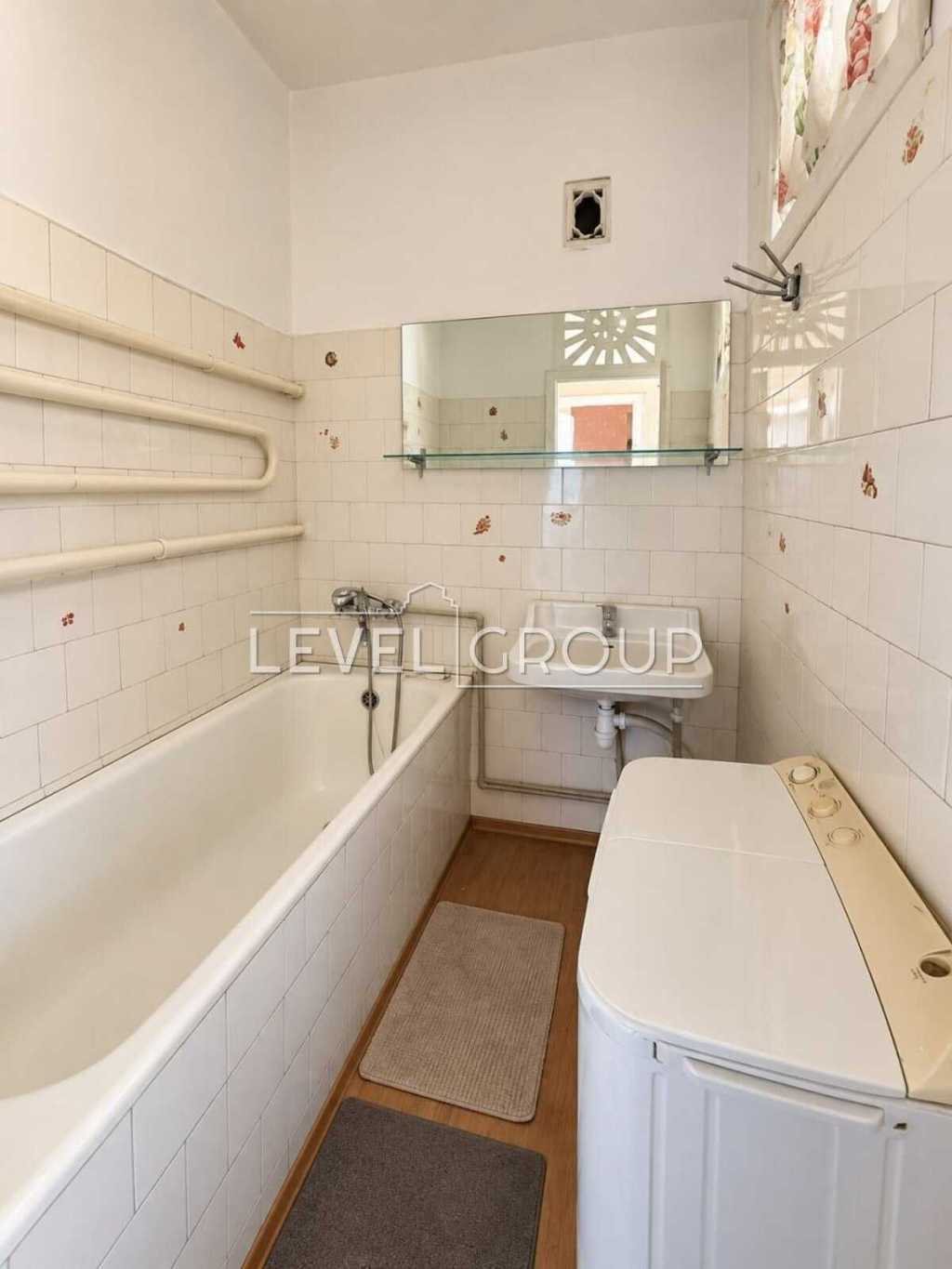 Продаж 2-кімнатної квартири 60 м², Борисоглібська вул., 4